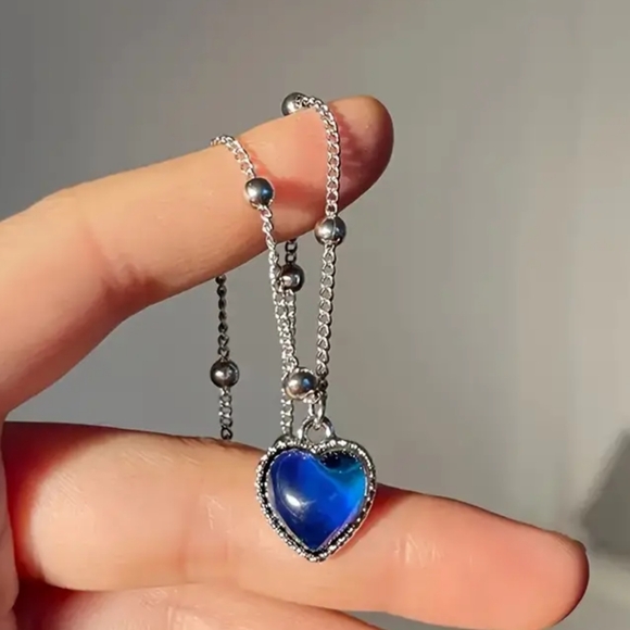 ⭐NWT Heart Temperature Color Changing Pendant Necklace - Picture 4 of 4